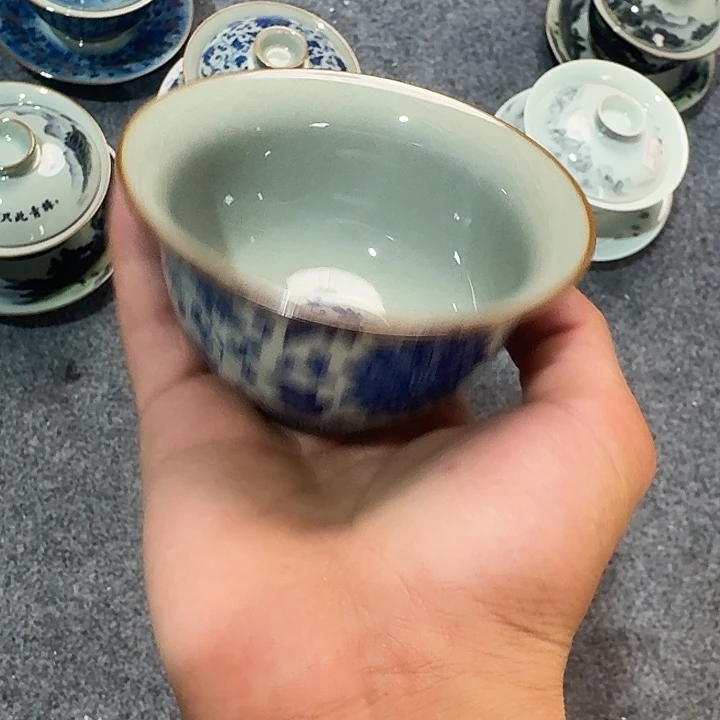 陶泥青花缠枝莲大压手杯微瑕