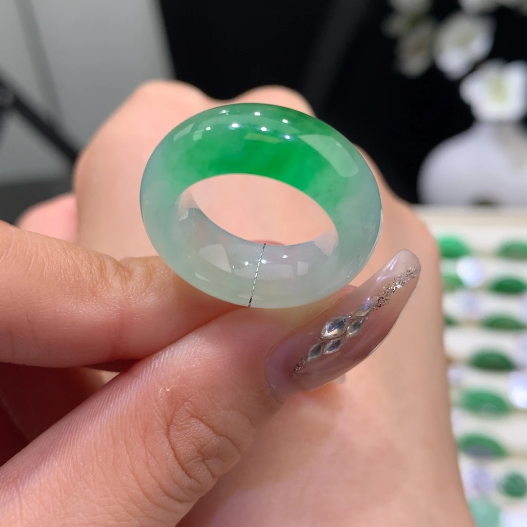 翡翠未镶嵌戒指翡翠