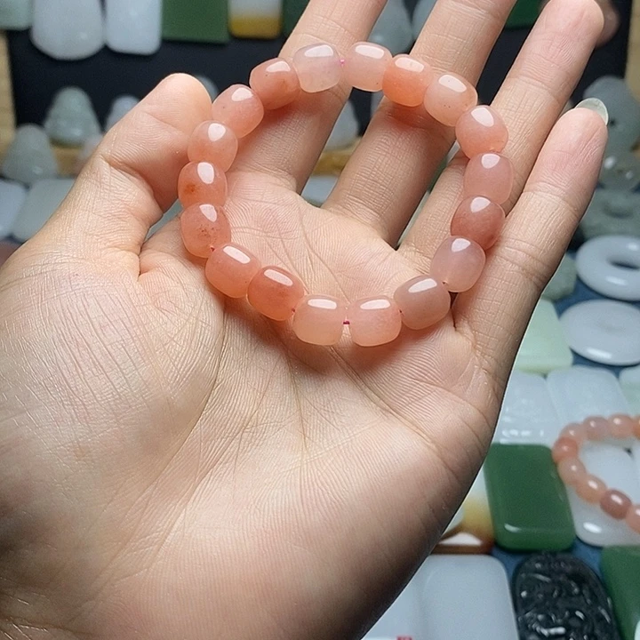 颈饰未镶嵌石英质玉（金丝玉）