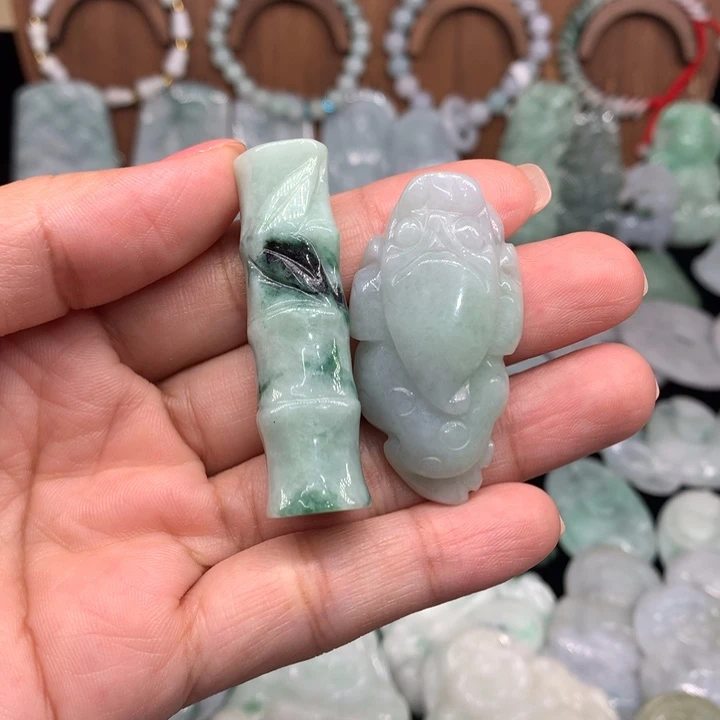 雪***馆翡翠未镶嵌颈饰11