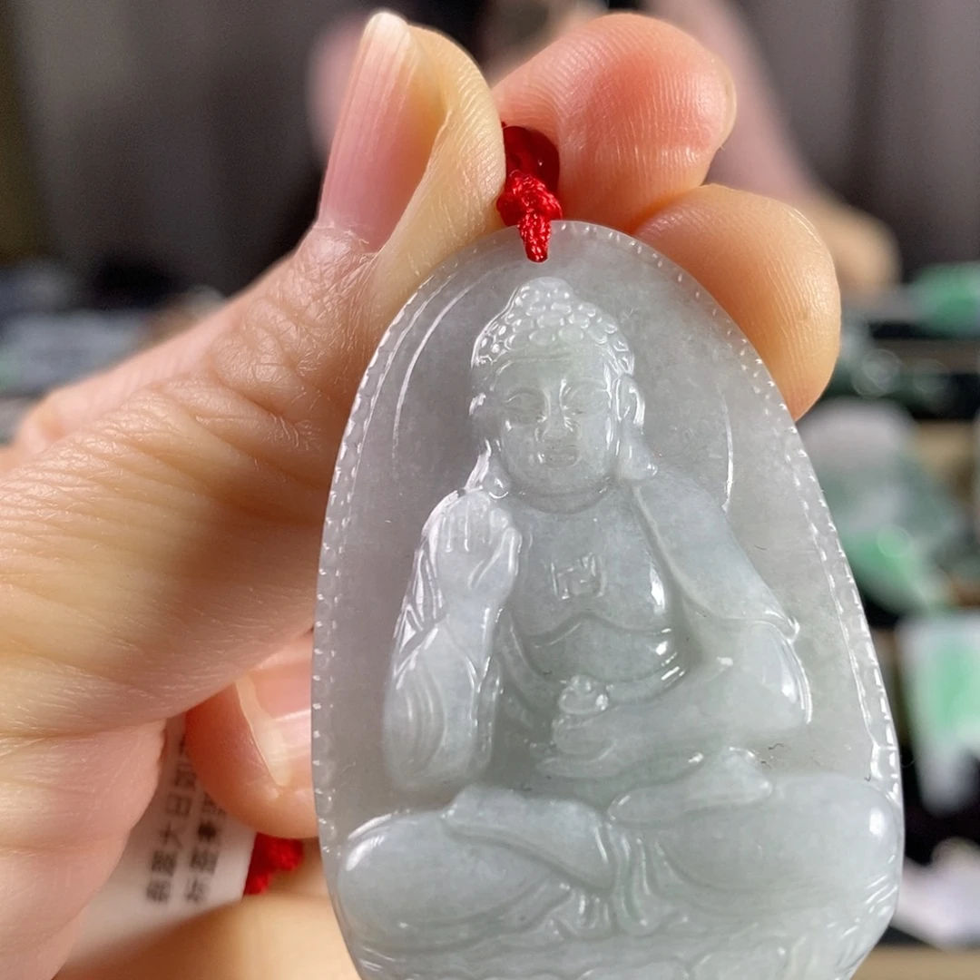 翡翠未镶嵌颈饰阿迷