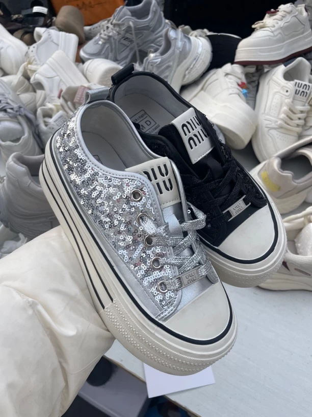 软底软面休闲板鞋