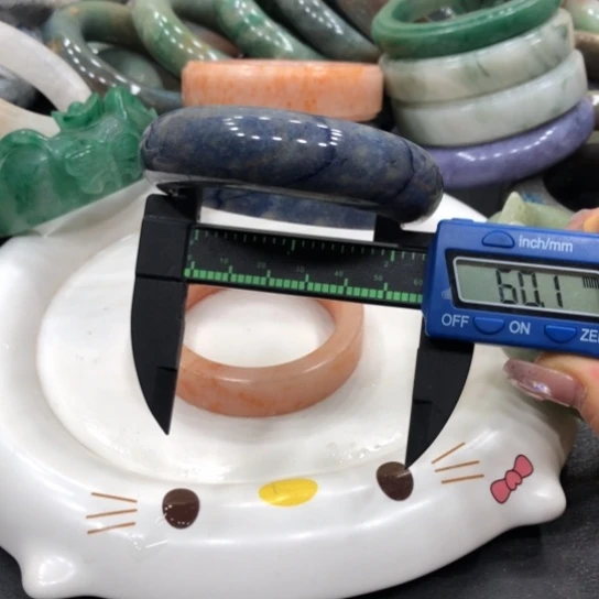 未镶嵌石英质玉珠宝半成品3