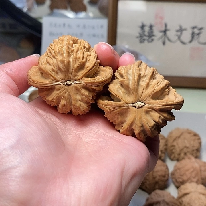 文玩核桃吊坠46+白狮子