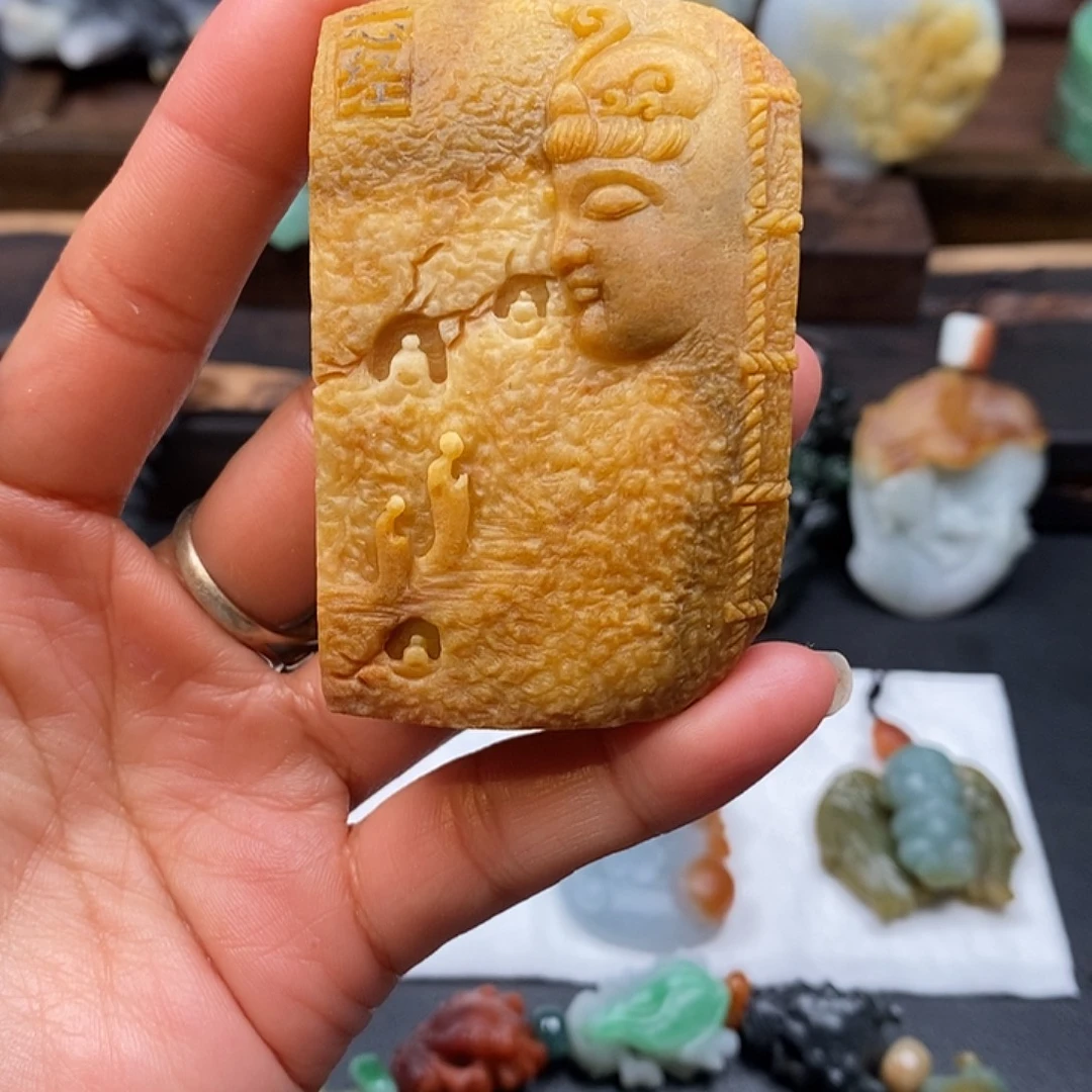 用***4定制翡翠未镶嵌毛货抛光