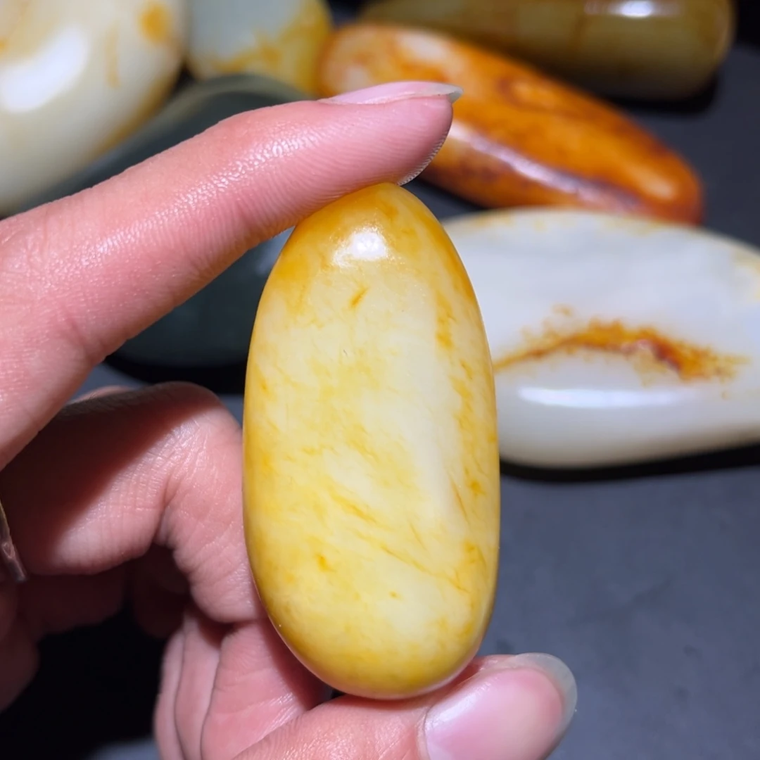 和田玉未镶嵌珠宝奇石