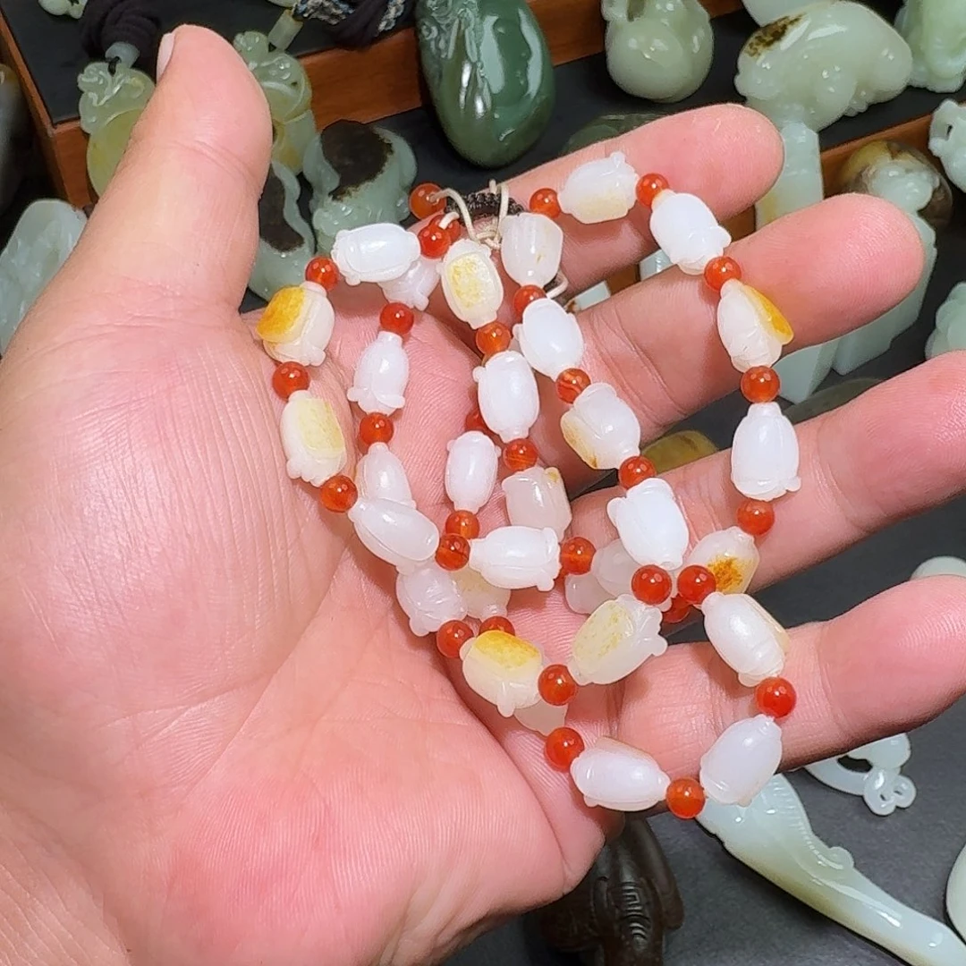 亮***哥颈饰未镶嵌和田玉