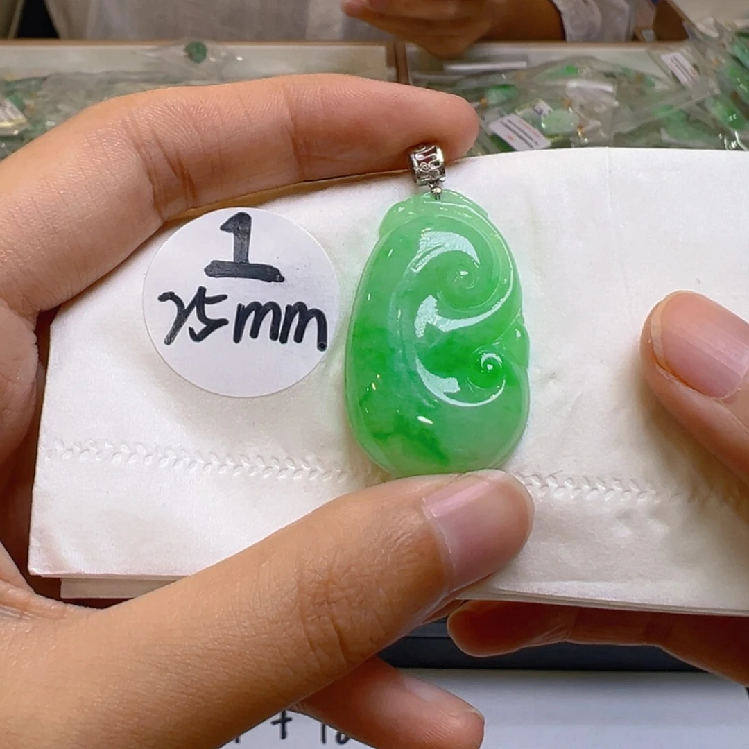 吊坠(不含链)18K金镶嵌翡翠