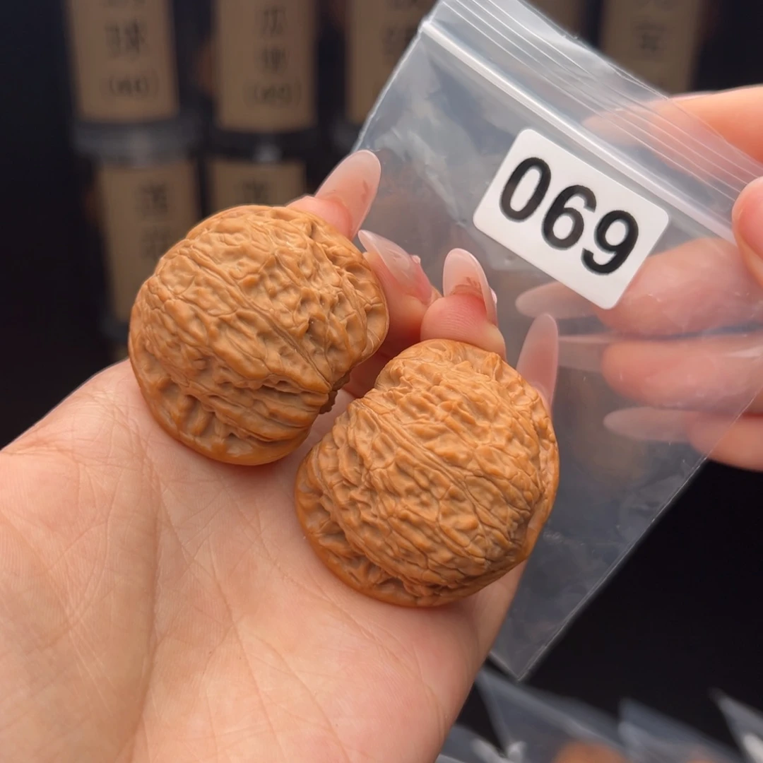 發***吊坠文玩核桃绣球