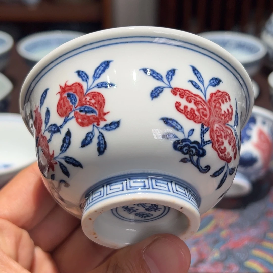 陶精品青花釉里红三多纹压手杯口径约9.3厘米