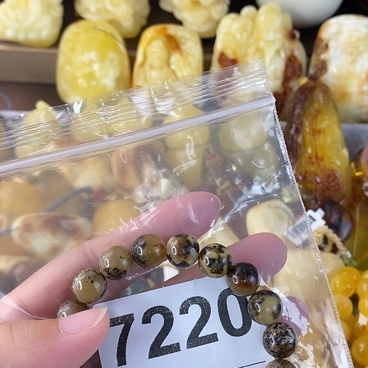 蜜蜡未镶嵌珠宝奇石