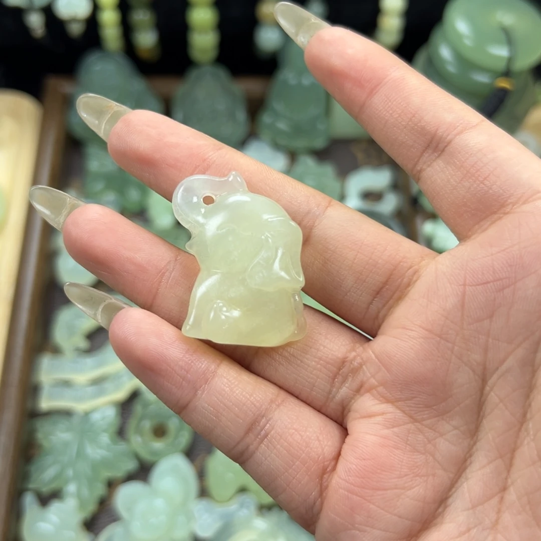 未镶嵌蛇纹石玉颈饰