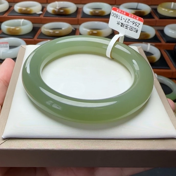 未镶嵌手镯和田玉菩提绿胖圆