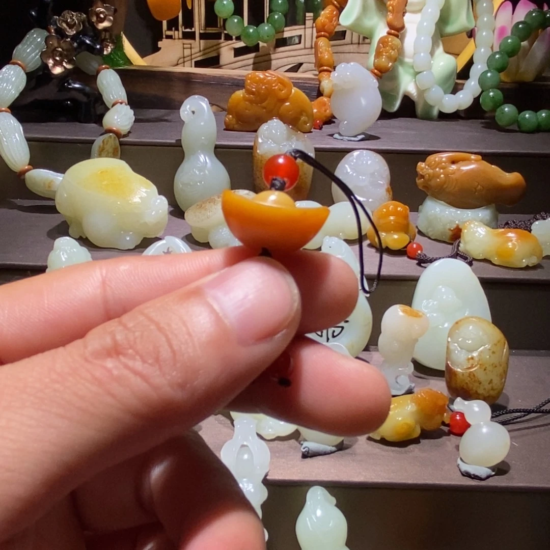 和田玉未镶嵌车挂