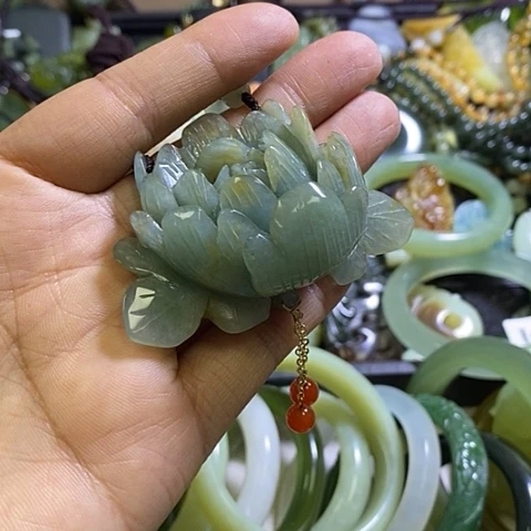 岫玉未镶嵌颈饰挂件