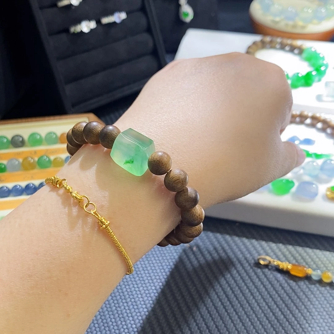 翡翠挂件未镶嵌单圈