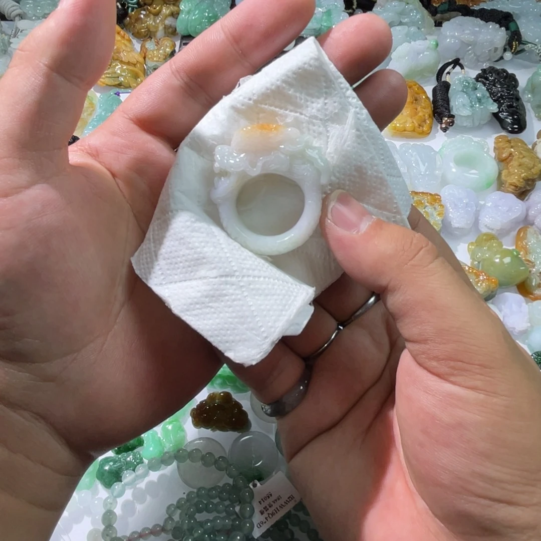 翡翠颈饰未镶嵌天然