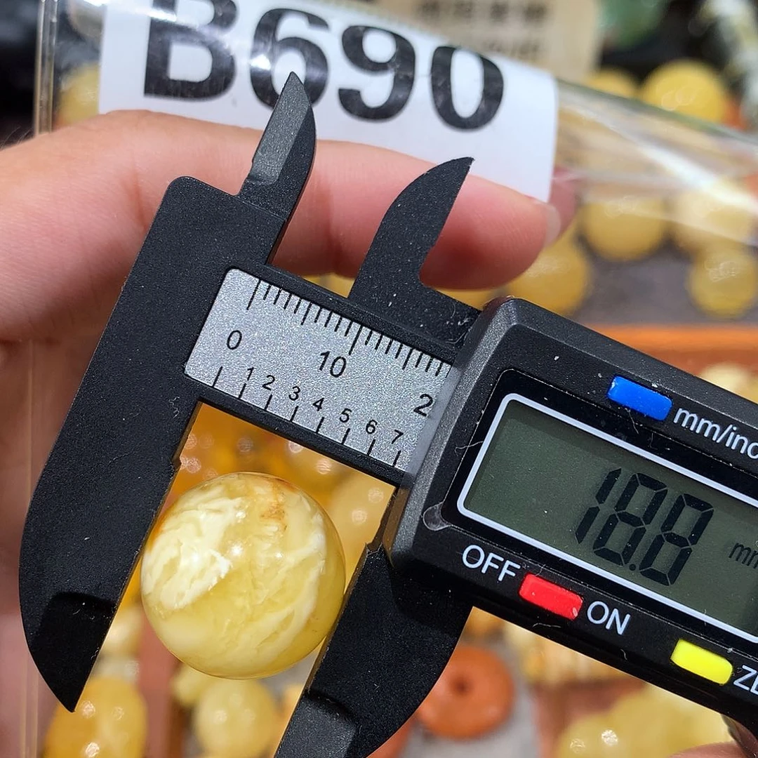 未镶嵌琥珀珠宝奇石