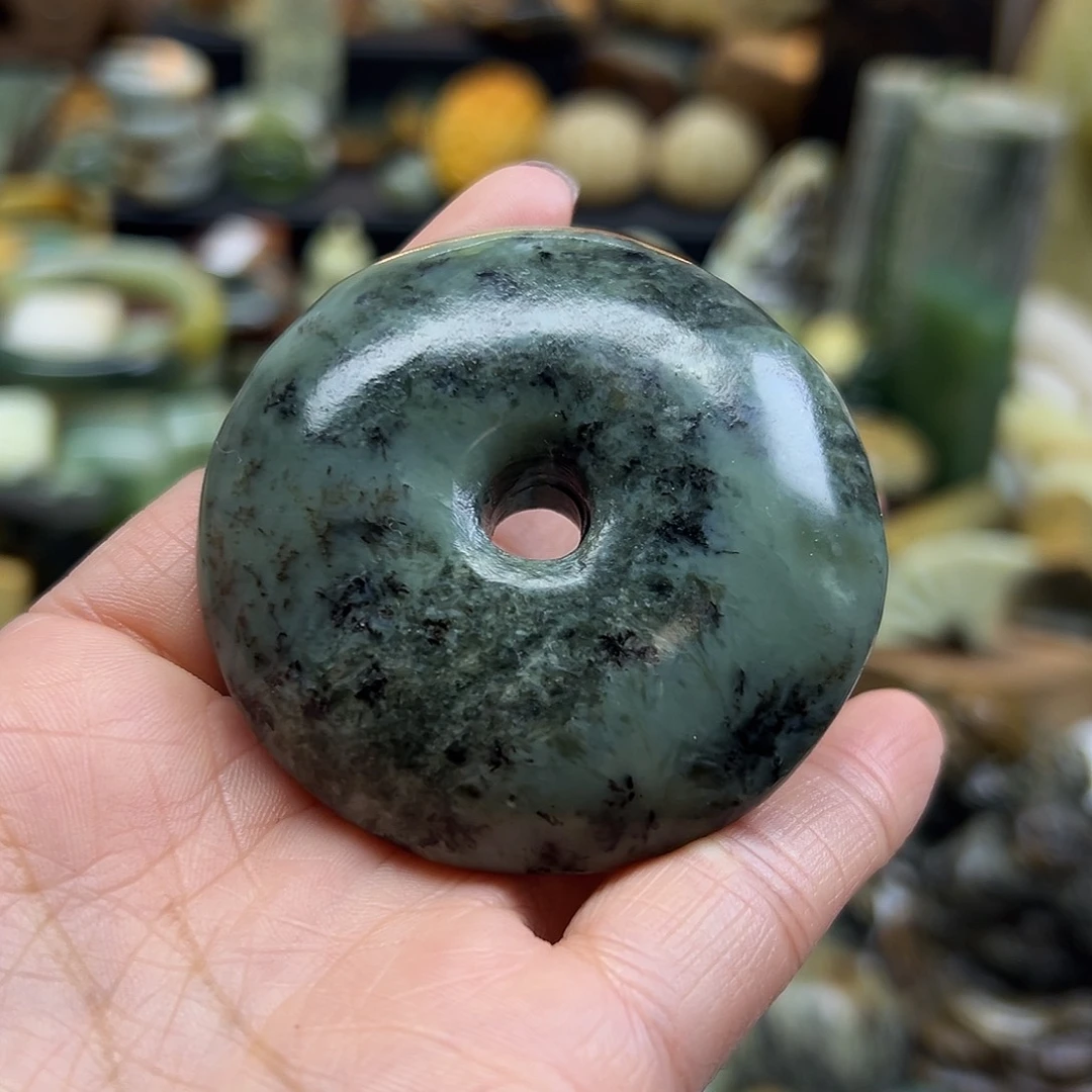 岫岩河磨玉（透闪石质玉）未镶嵌颈饰河磨玉大扣子