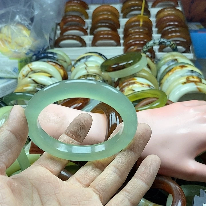 开****蛇纹石玉未镶嵌手镯