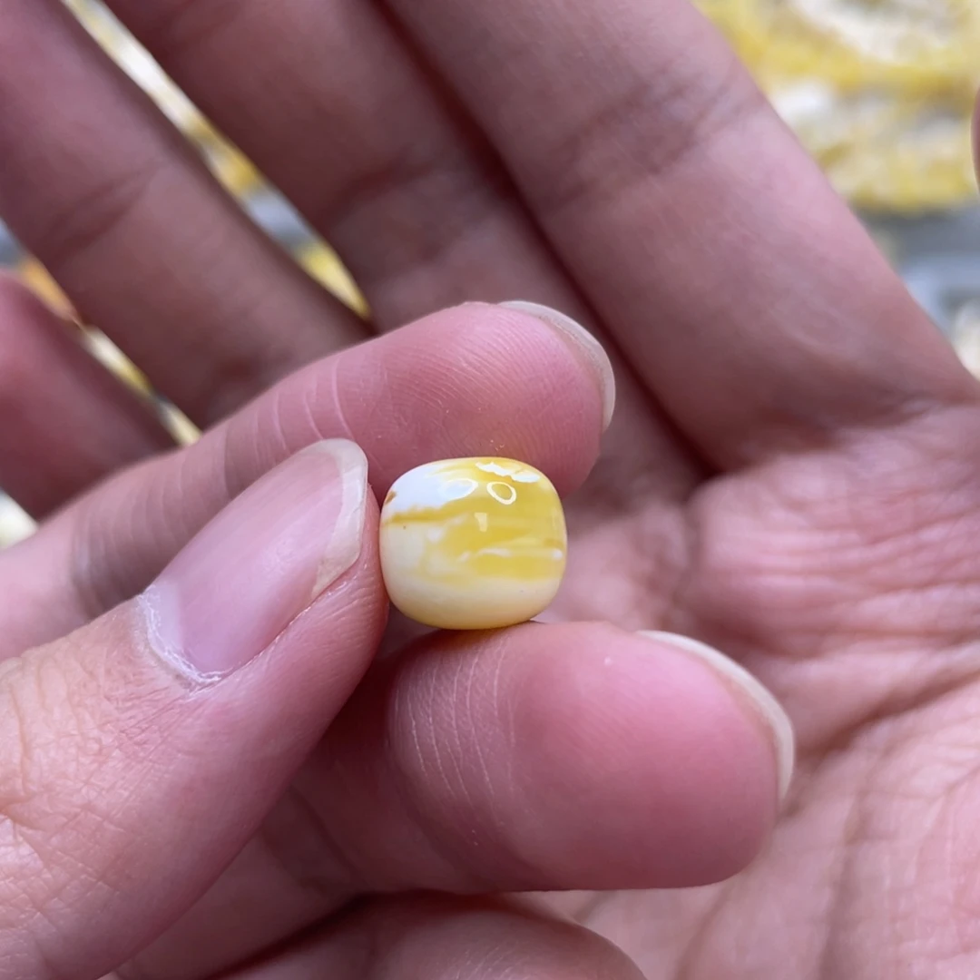 小***宋琥珀未镶嵌裸石微瑕花粉