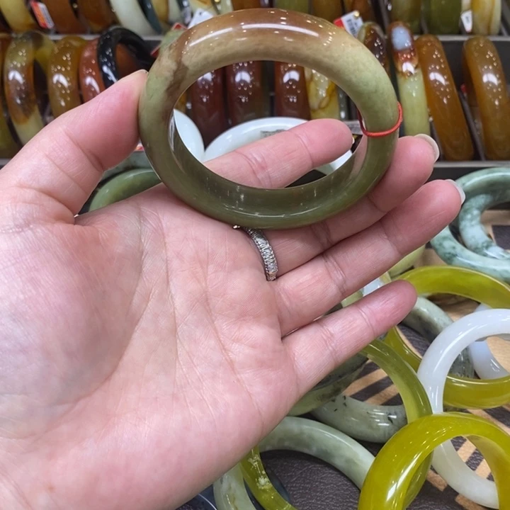 透闪石-蛇纹石玉未镶嵌手镯