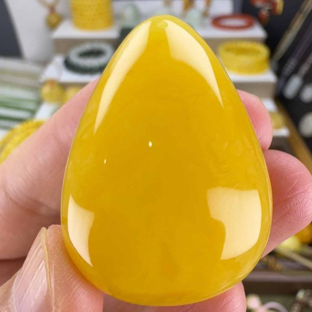 琥珀颈饰未镶嵌焦皮料满蜡鸡油黄水滴吊坠