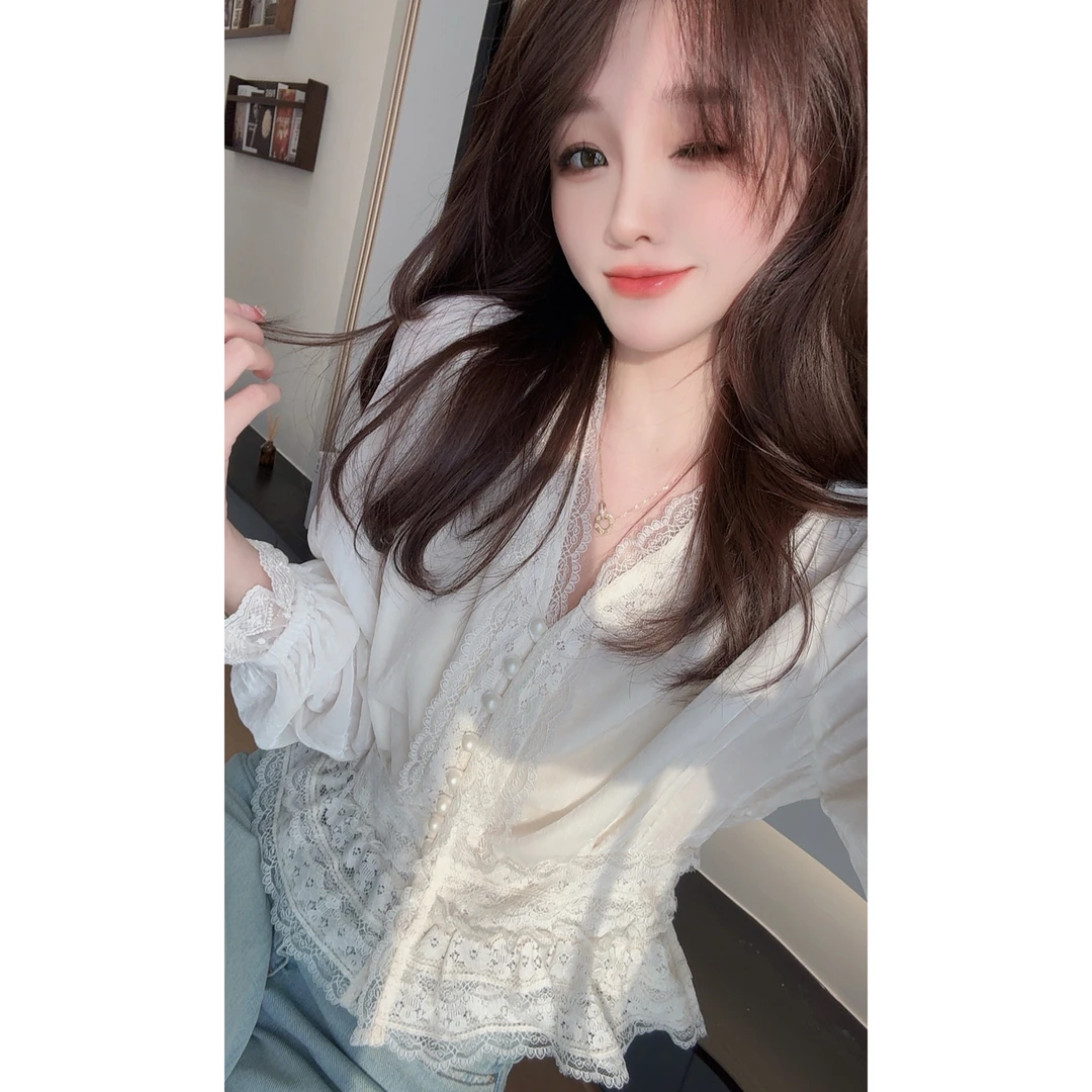 【CHEN】洋气法式设计感珍珠纽扣温柔减龄女人味蕾丝上衣25021608