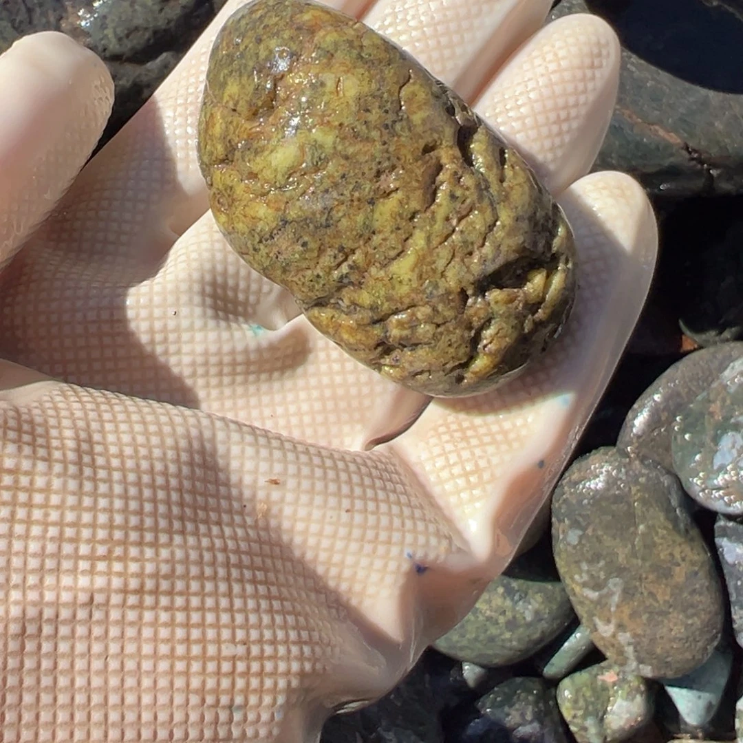 邓***柱翡翠合金手饰藏玉