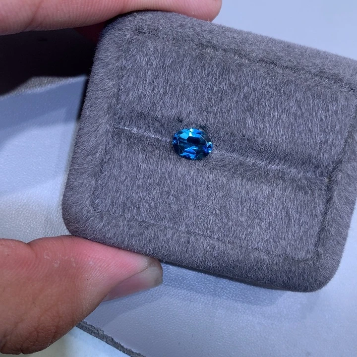 托帕石裸石未镶嵌是****”2.48克拉