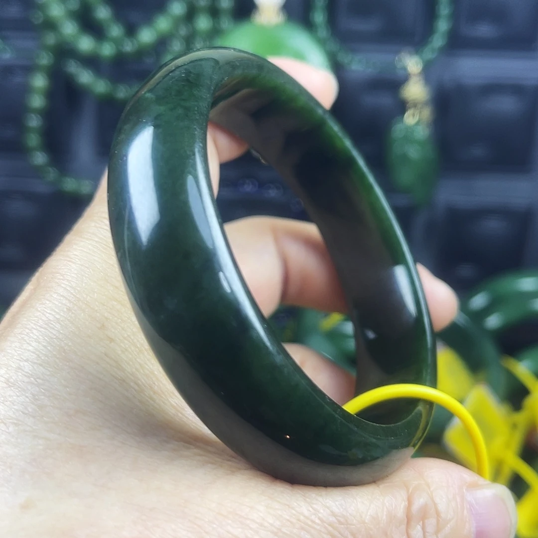 和田玉（糖玉）未镶嵌手镯