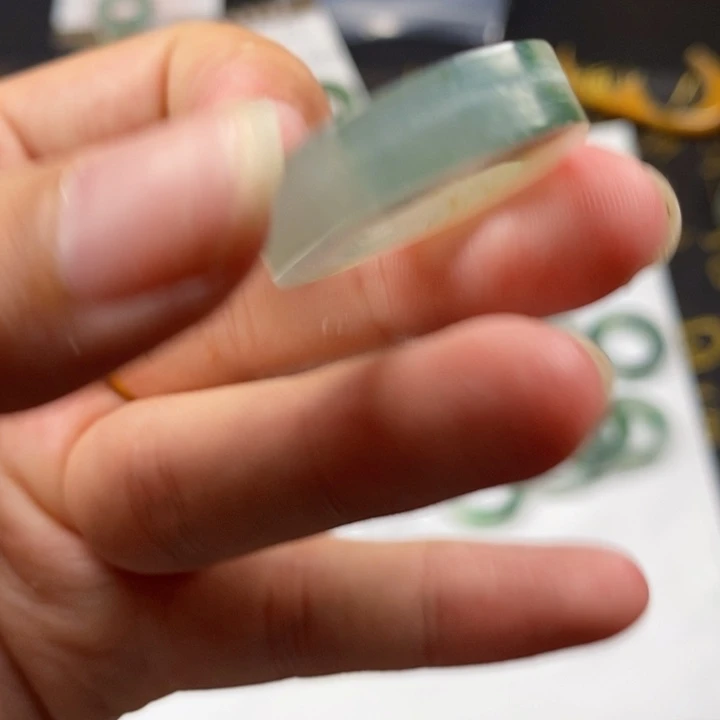翡翠戒指未镶嵌是***～翡翠戒指