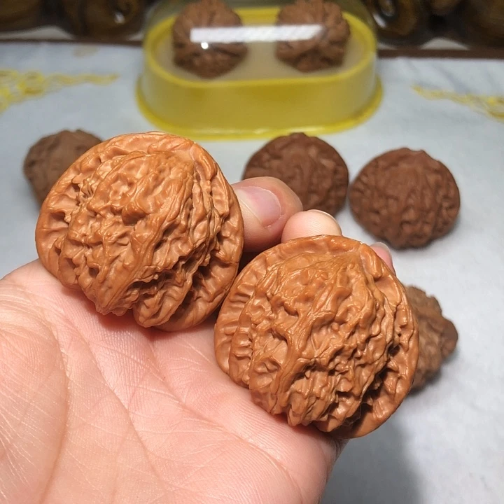 文玩核桃40三角白