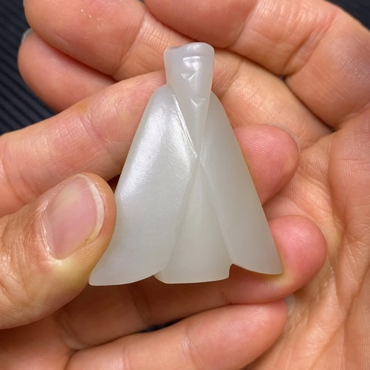 和田玉未镶嵌颈饰踏**山