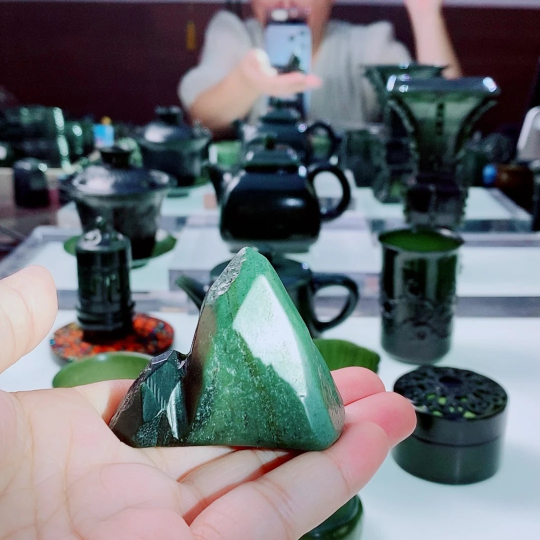未镶嵌和田玉（青玉）摆件