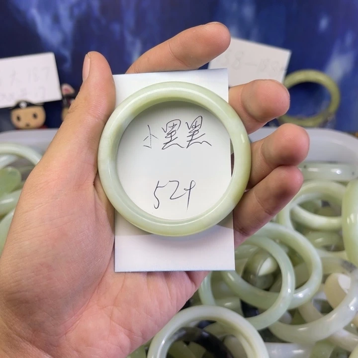 蛇纹石玉手镯未镶嵌小****氓