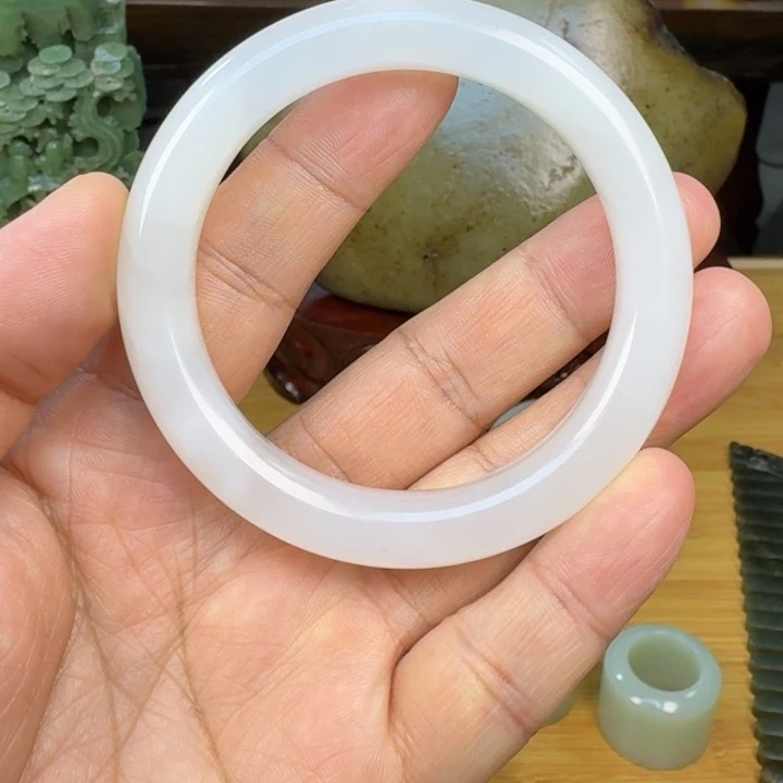 好***满和田玉未镶嵌手镯