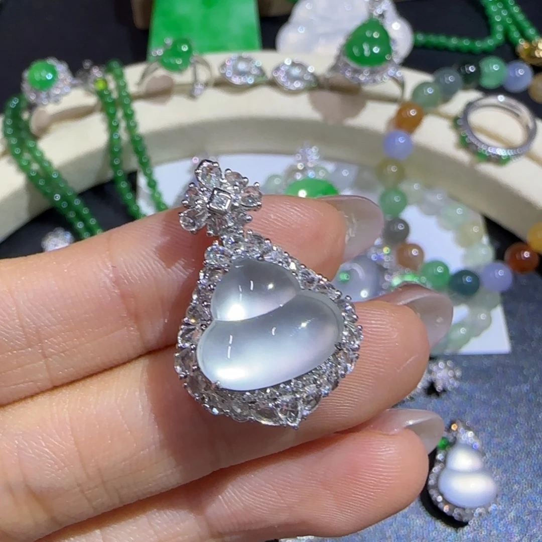 翡翠18K金镶嵌颈饰精品