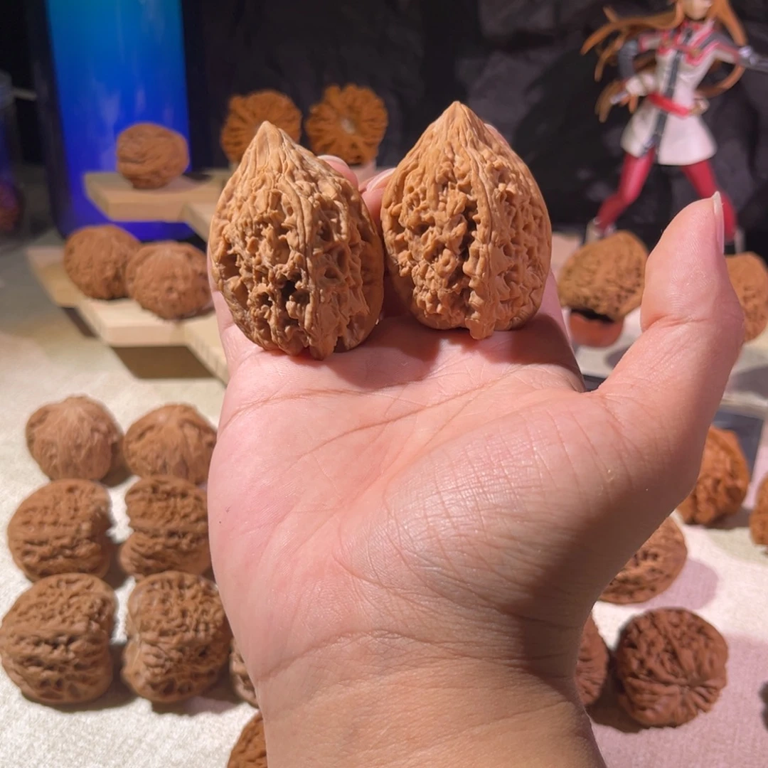 K***i吊坠文玩核桃大沽石