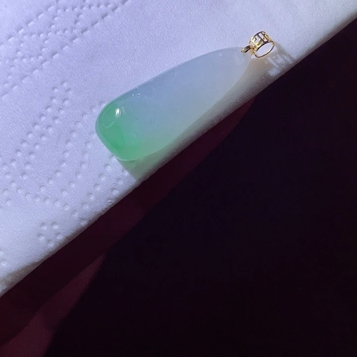 颈饰18K金镶嵌翡翠翡翠