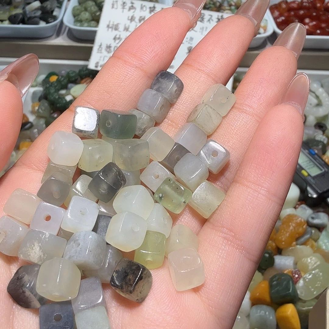 和田玉未镶嵌珠宝奇石