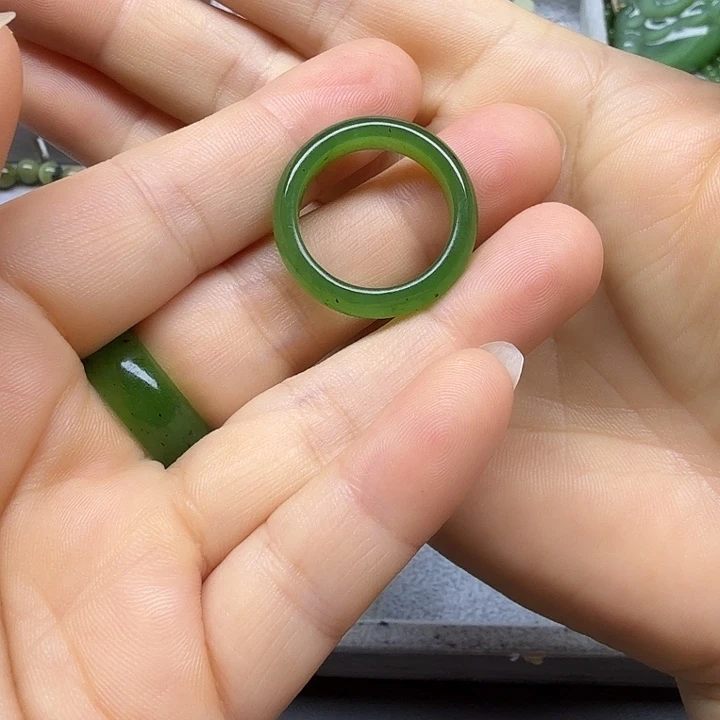 未镶嵌戒指和田玉（碧玉）