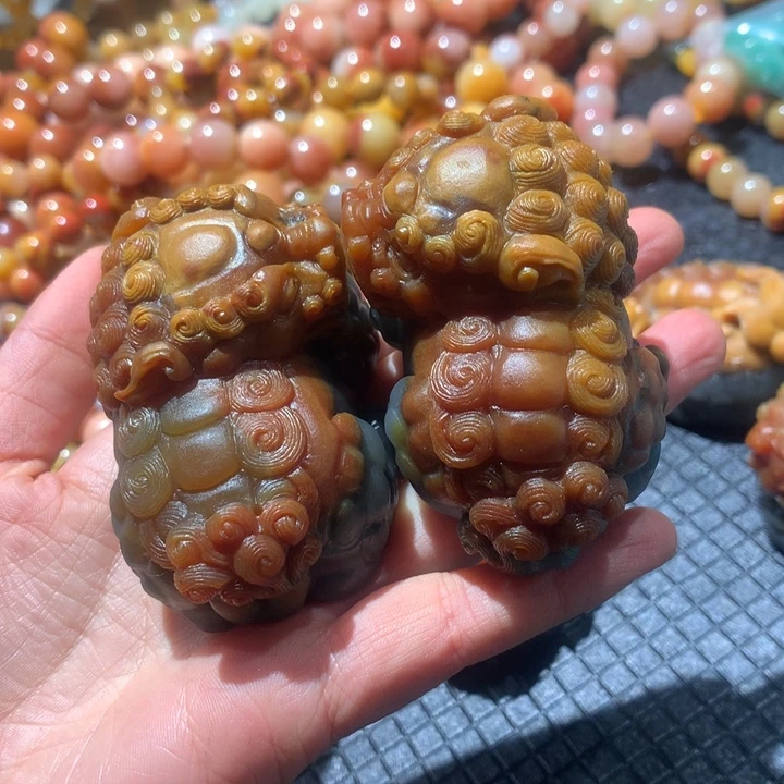 石英质玉（黄龙玉）未镶嵌颈饰