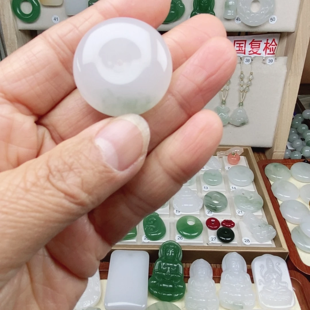 石英质玉（非洲翠）未镶嵌颈饰