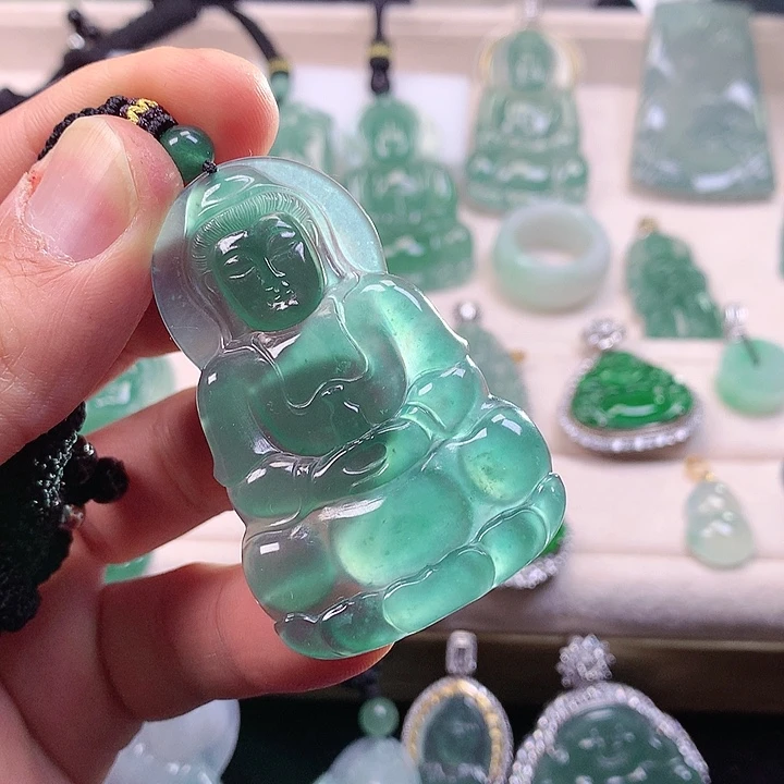 翡翠颈饰未镶嵌翡翠