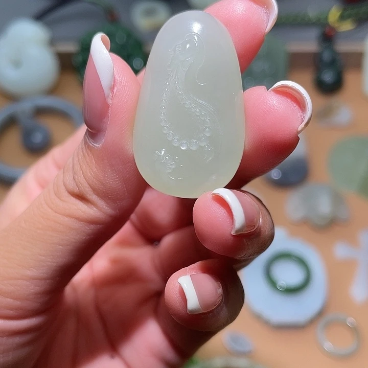 和田玉未镶嵌车挂