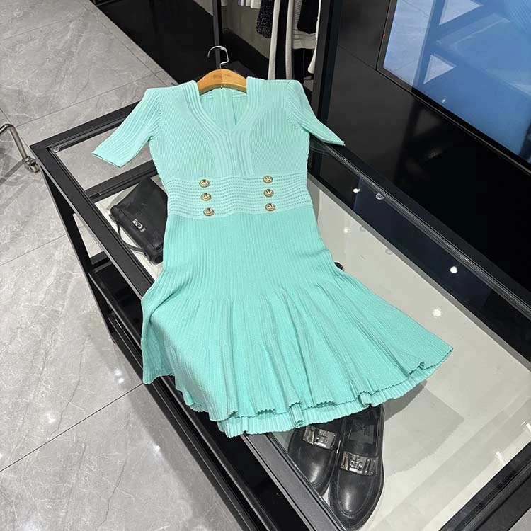 25年新款女装 法式时尚双排金扣收腰显瘦设计针织鱼尾包臀裙