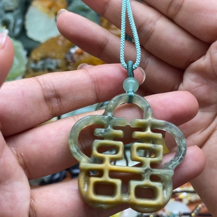 蛇纹石玉未镶嵌吊坠