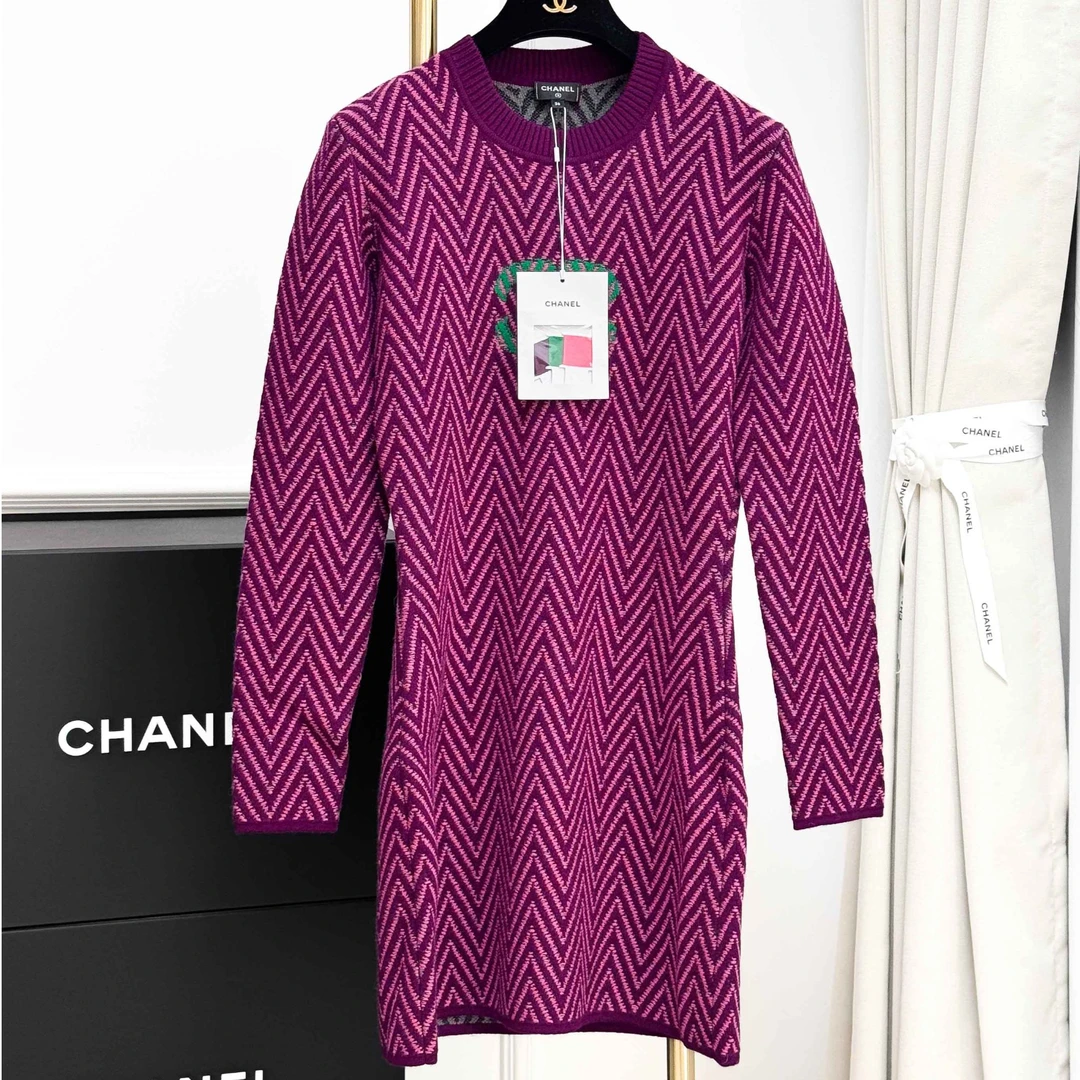 99新 Chanel/香奈儿 36码21K紫色波浪纹双C提花针织长袖连衣裙
