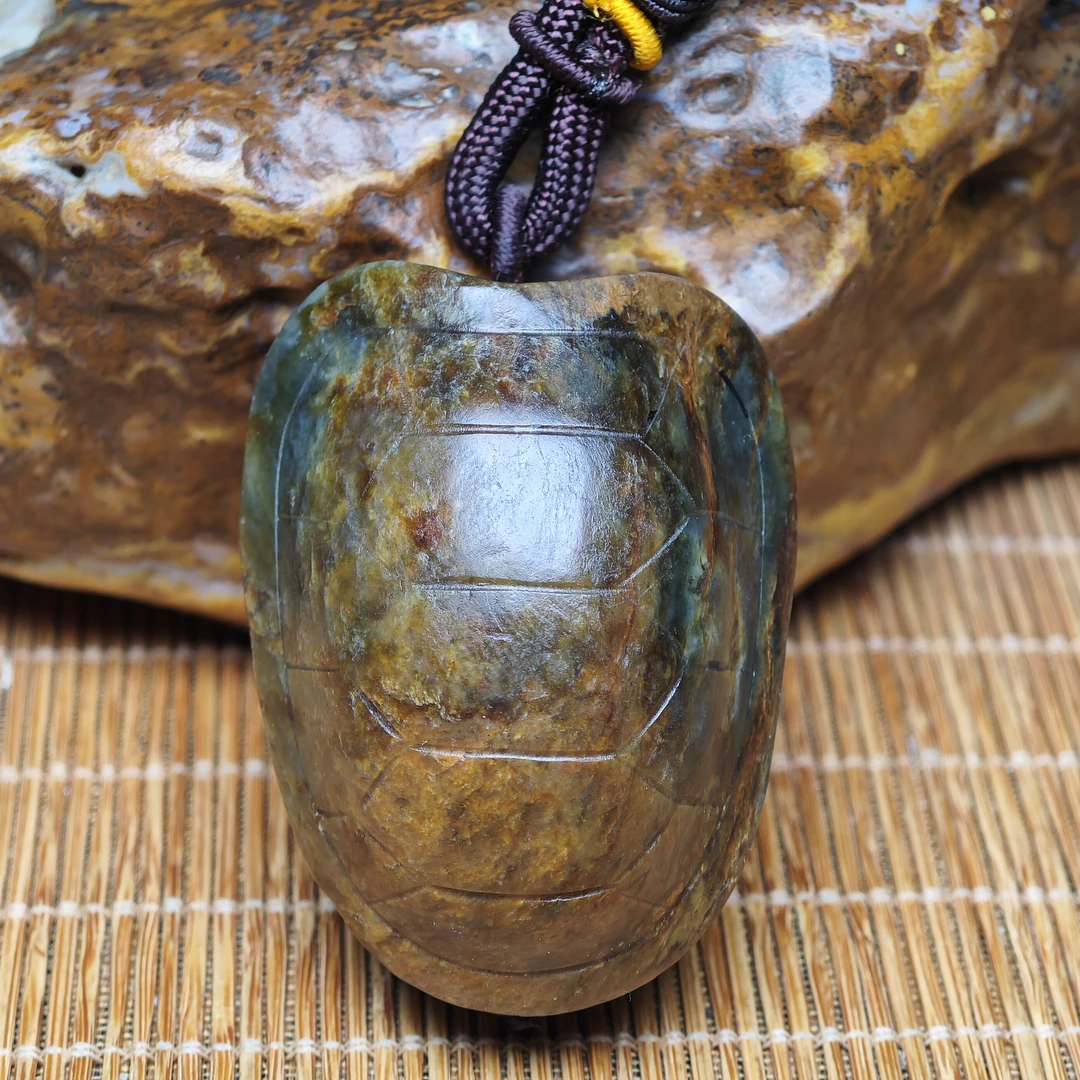 河磨玉析木绿半皮半肉富甲天下手把件，玉化皮(出河磨玉证书)